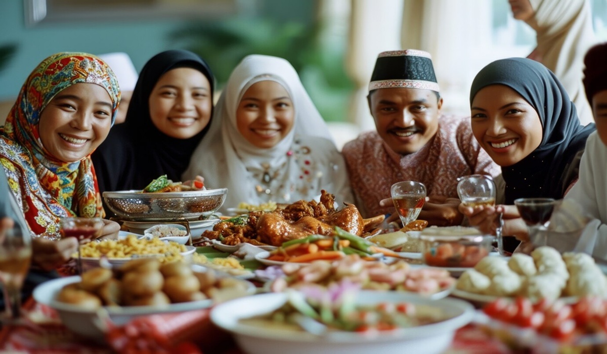 Warga Diingatkan Jangan Makan Berlebihan saat Lebaran