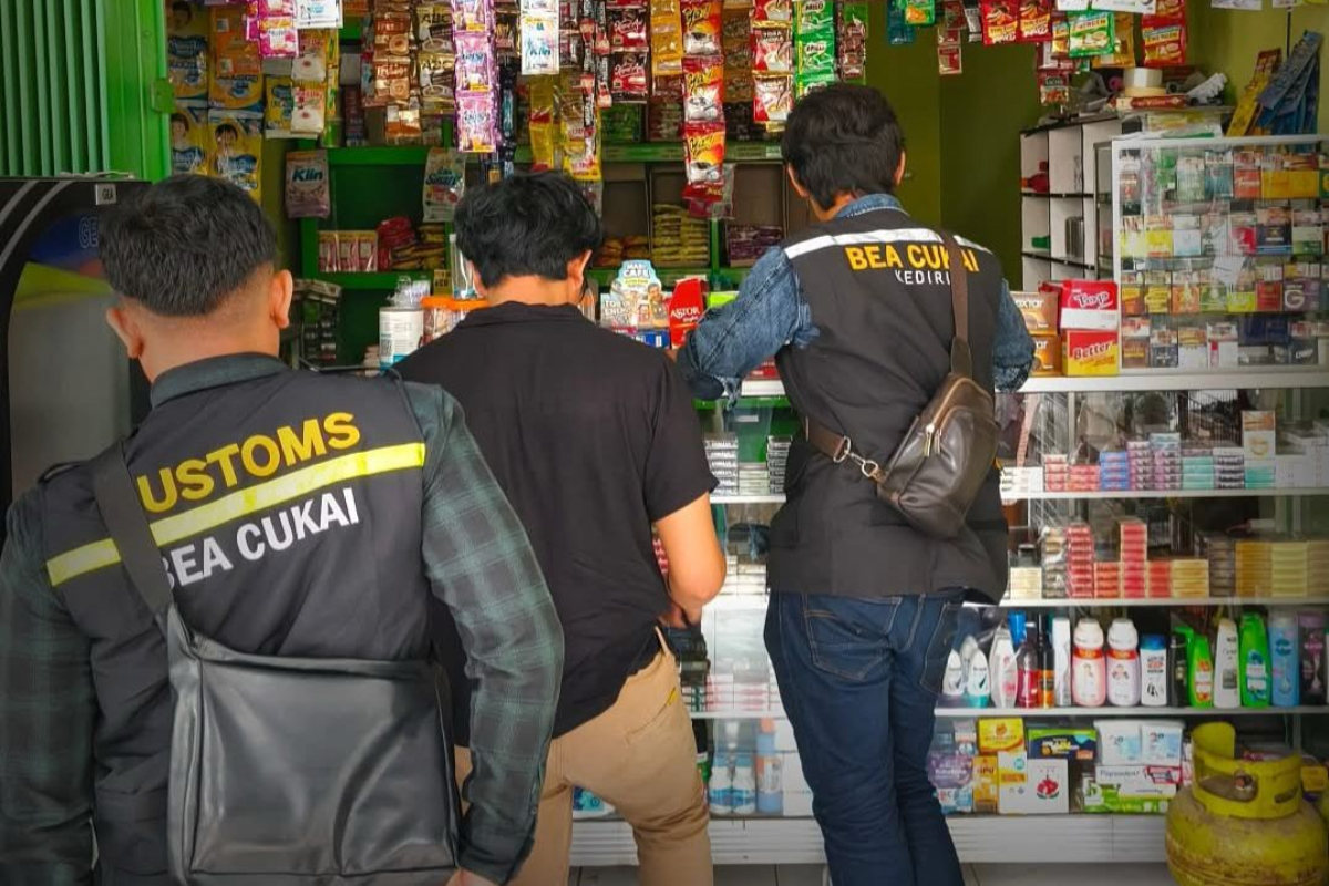 Bea Cukai Gencarkan Operasi Rokok Ilegal di Labuan Bajo dan Kediri