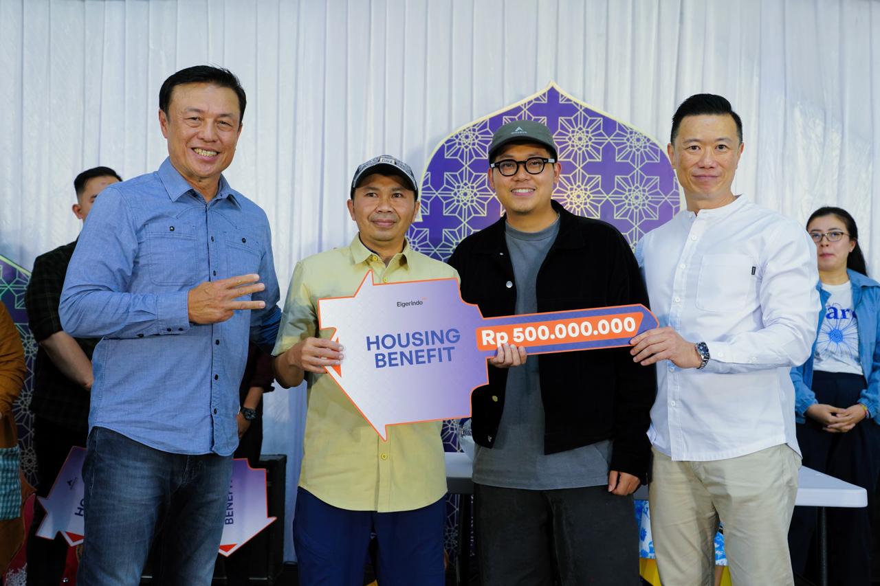 Berkah Ramadan, Puluhan Karyawan EIGER Berangkat Umrah, Dapat Kejutan Hadiah Rumah