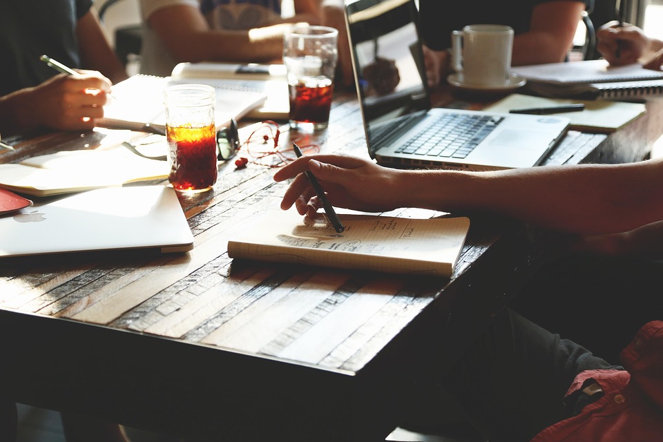 Membangun Ekosistem Inovasi: Tantangan dan Peluang Startup di Era Digital Indonesia