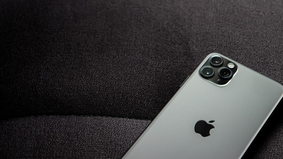 Mengembangkan Aplikasi iOS dengan Swift: Tips dan Trik Terbaru