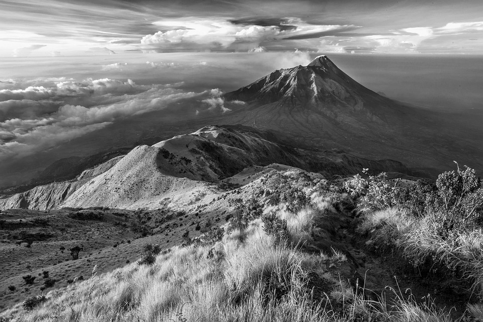 Menjelajahi Keindahan Wisata Gunung di Indonesia