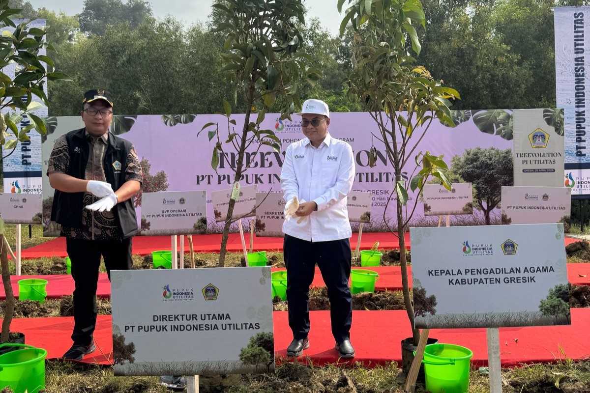 Pemkab Gresik Gandeng PI Utilitas Tanam 500 Pohon
