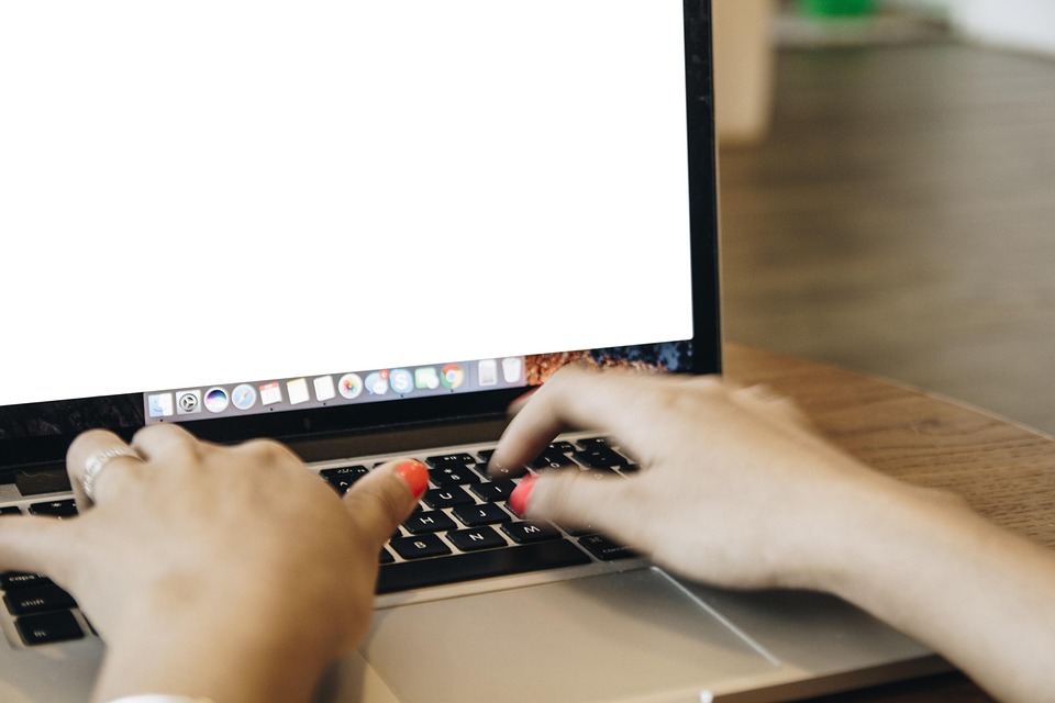 Peran Software Akuntansi dalam Meningkatkan Efisiensi Bisnis Kecil
