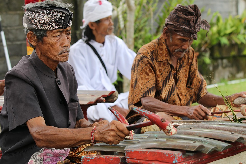 Telekomunikasi Canggih di Indonesia: Peluang dan Tantangan di Era Digital