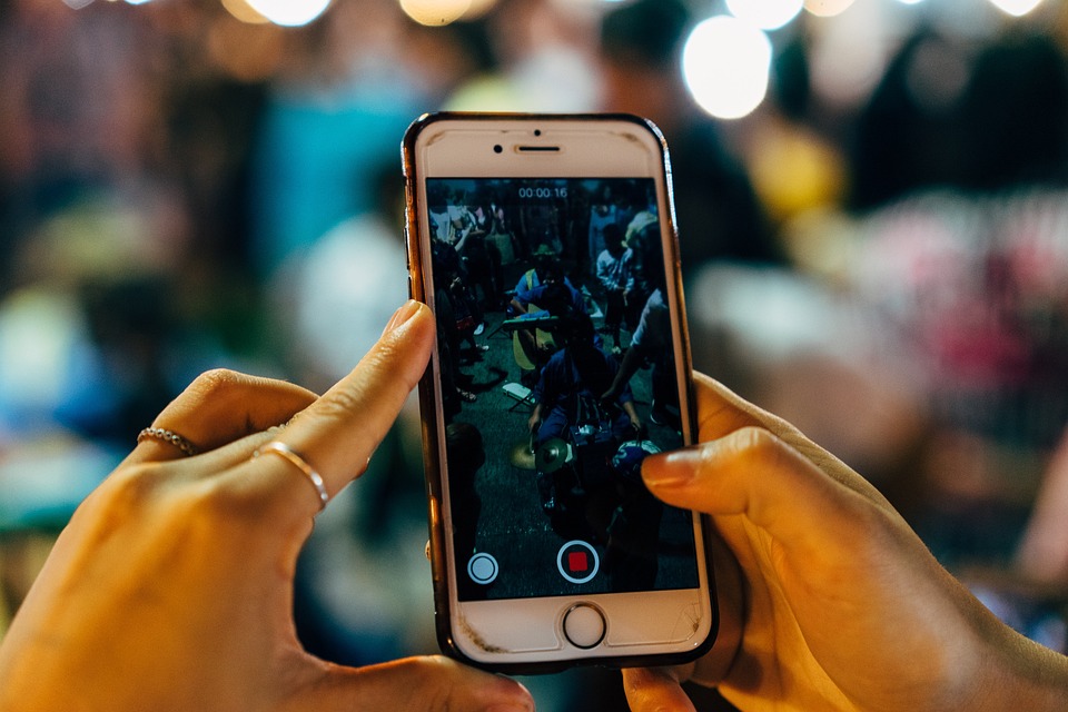 Mobile-First Sosial: Membangun Strategi Digital di Era Smartphone