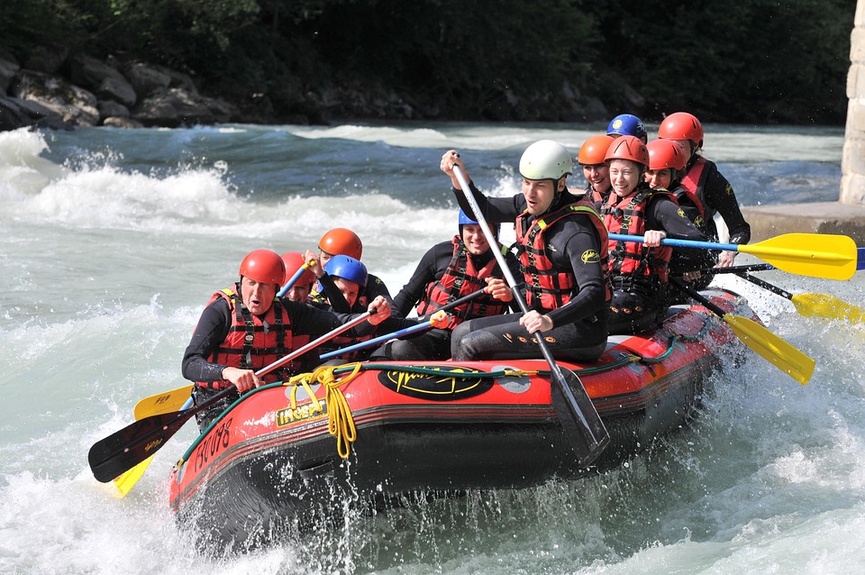 Rafting Sungai Terbaik di Indonesia: Petualangan Tak Terlupakan