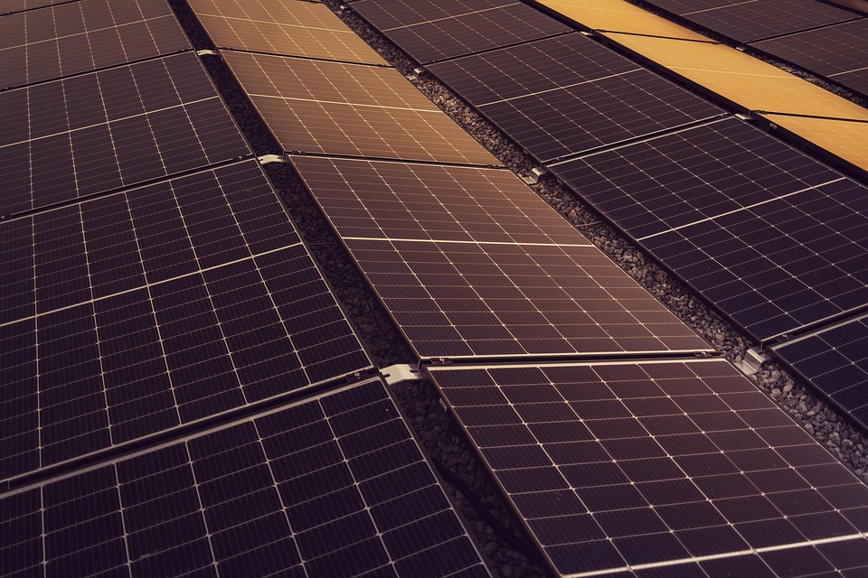Revolutionisasi Energi Terbarukan: Manfaat dan Potensi Teknologi Solar di Indonesia