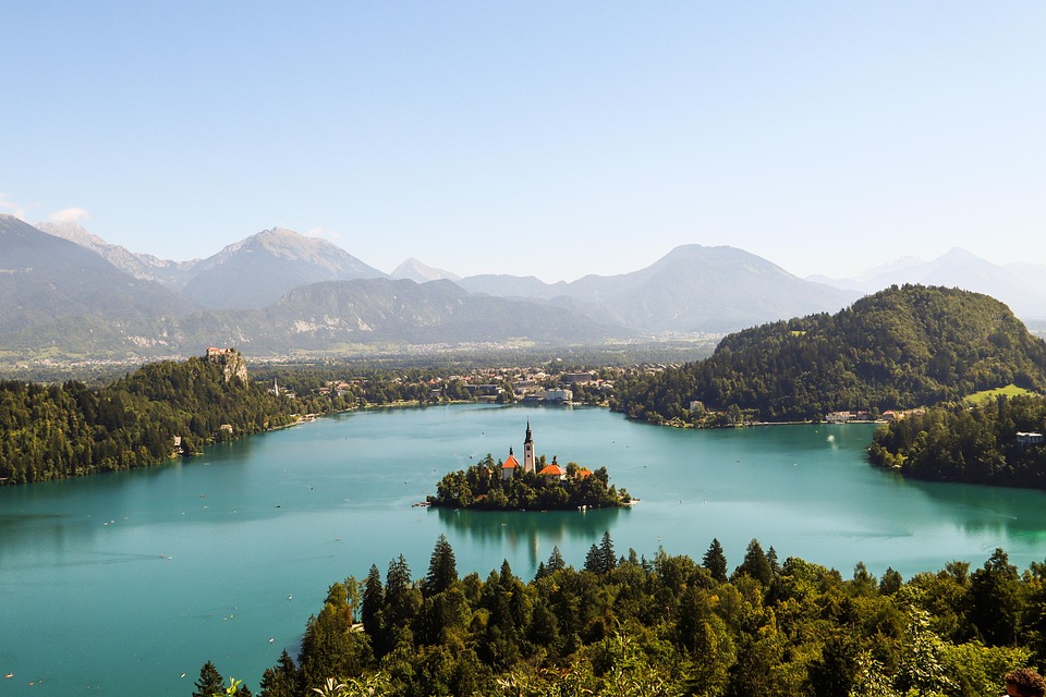 Wisata Danau Terindah di Indonesia
