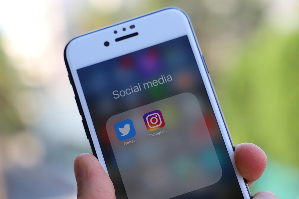 Governance Media Sosial: Tantangan dan Solusi di Era Digital